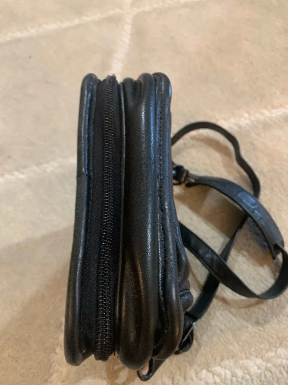 Tumi Vintage Black Leather Men’s Messenger Bag